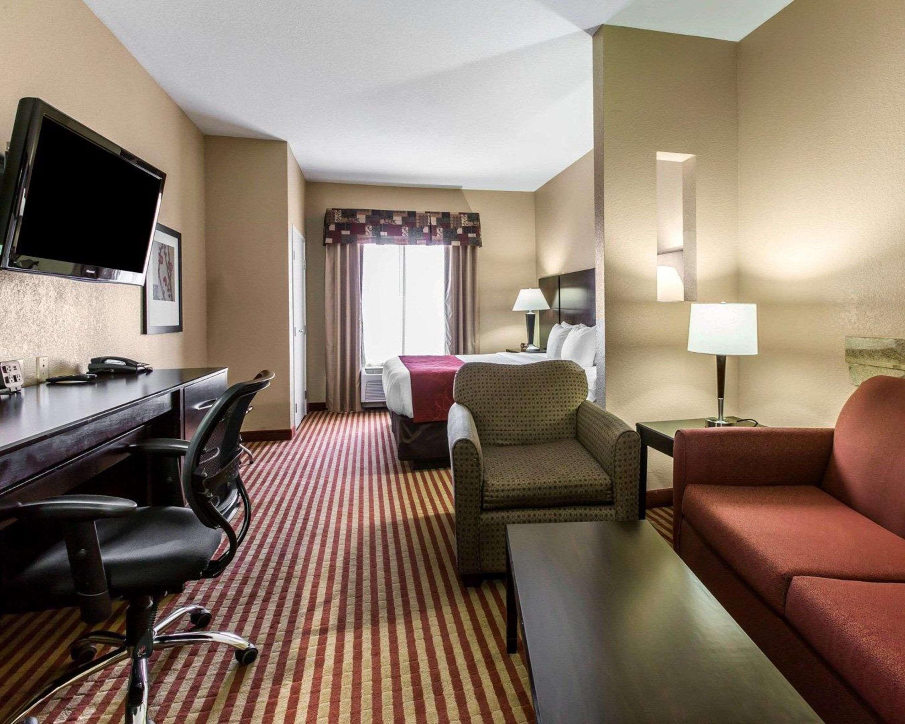 Comfort Suites Waycross Bagian luar foto