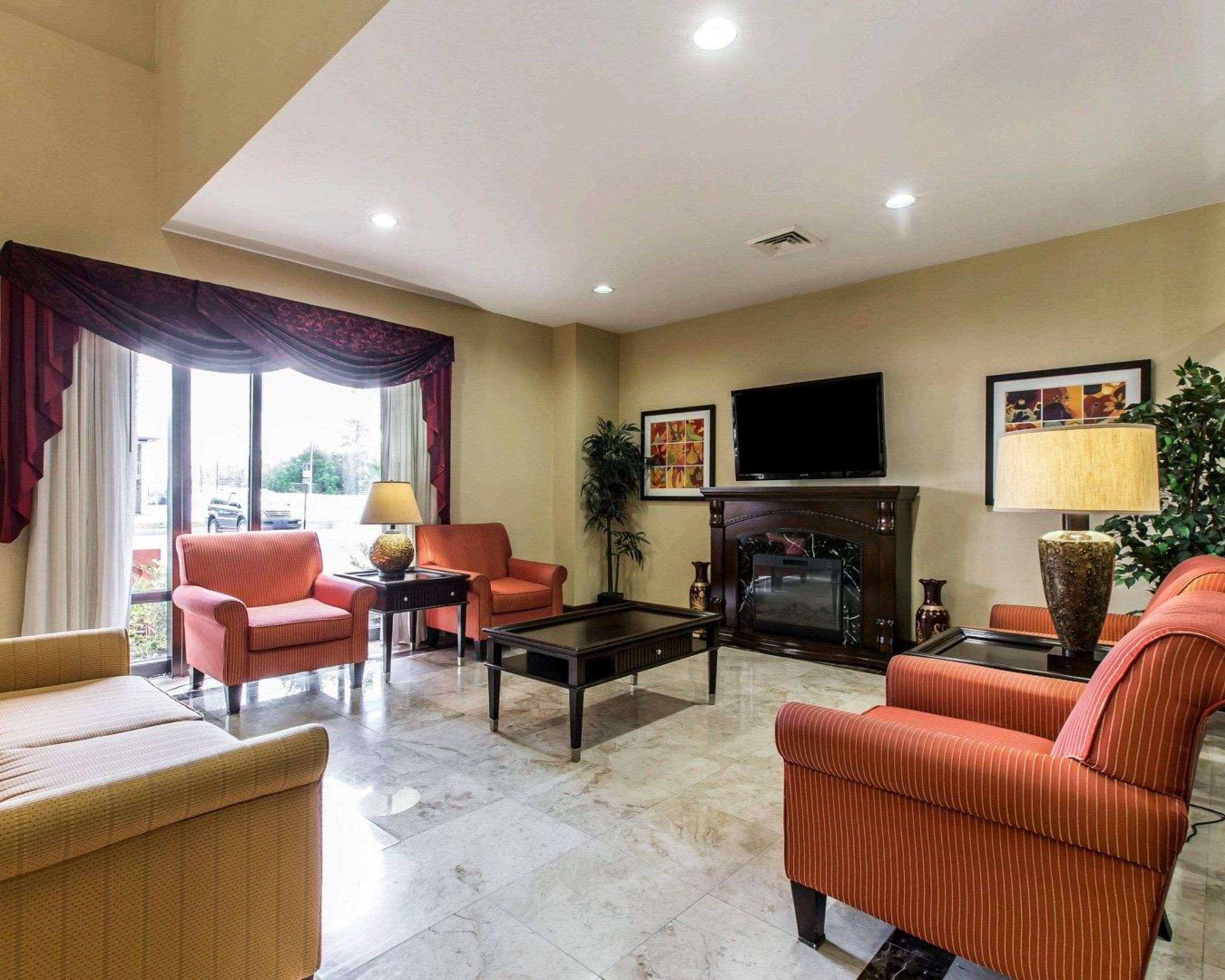 Comfort Suites Waycross Bagian luar foto