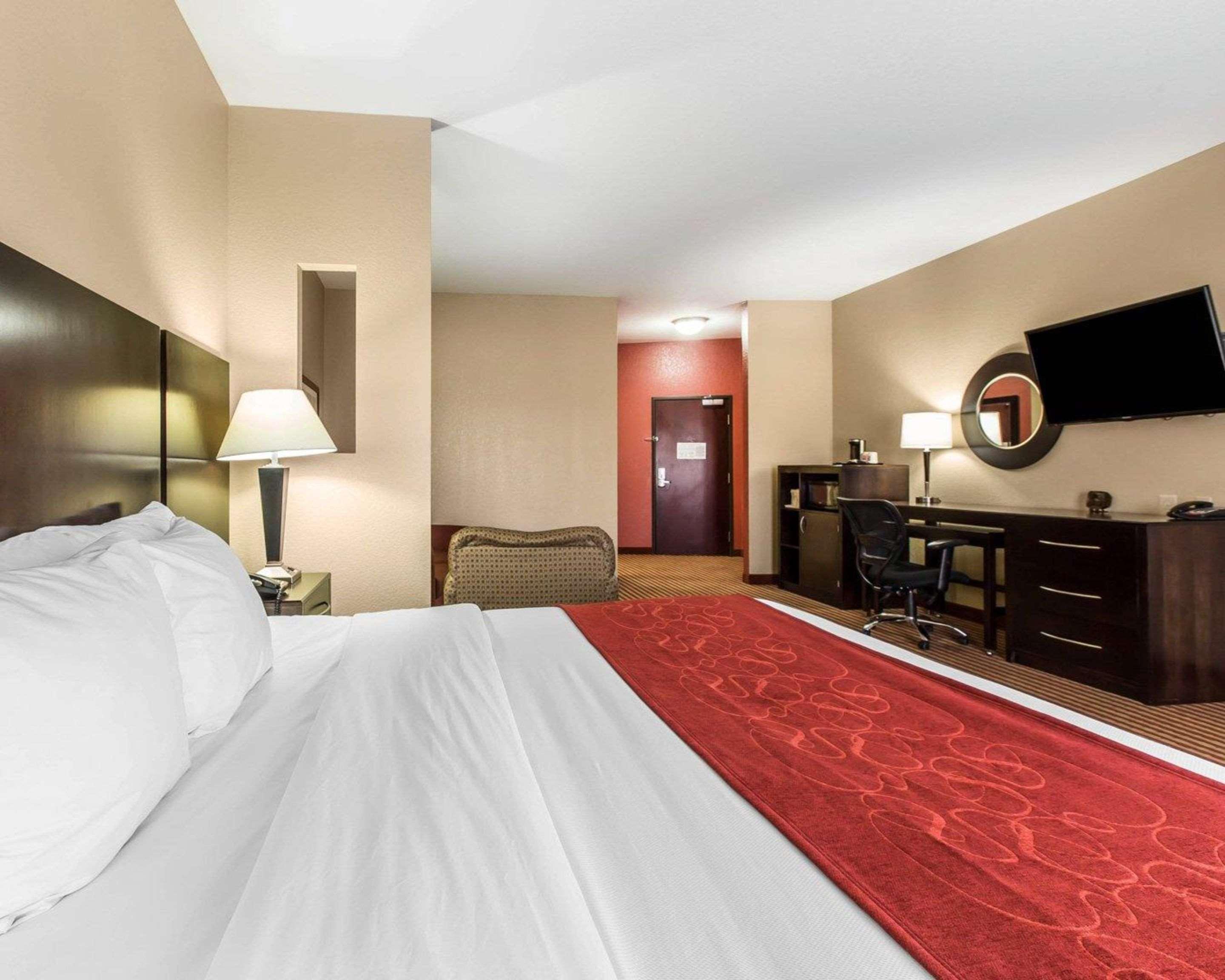 Comfort Suites Waycross Bagian luar foto