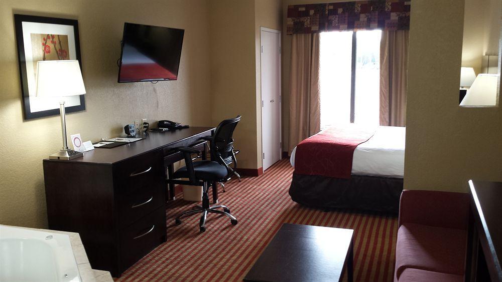 Comfort Suites Waycross Bagian luar foto