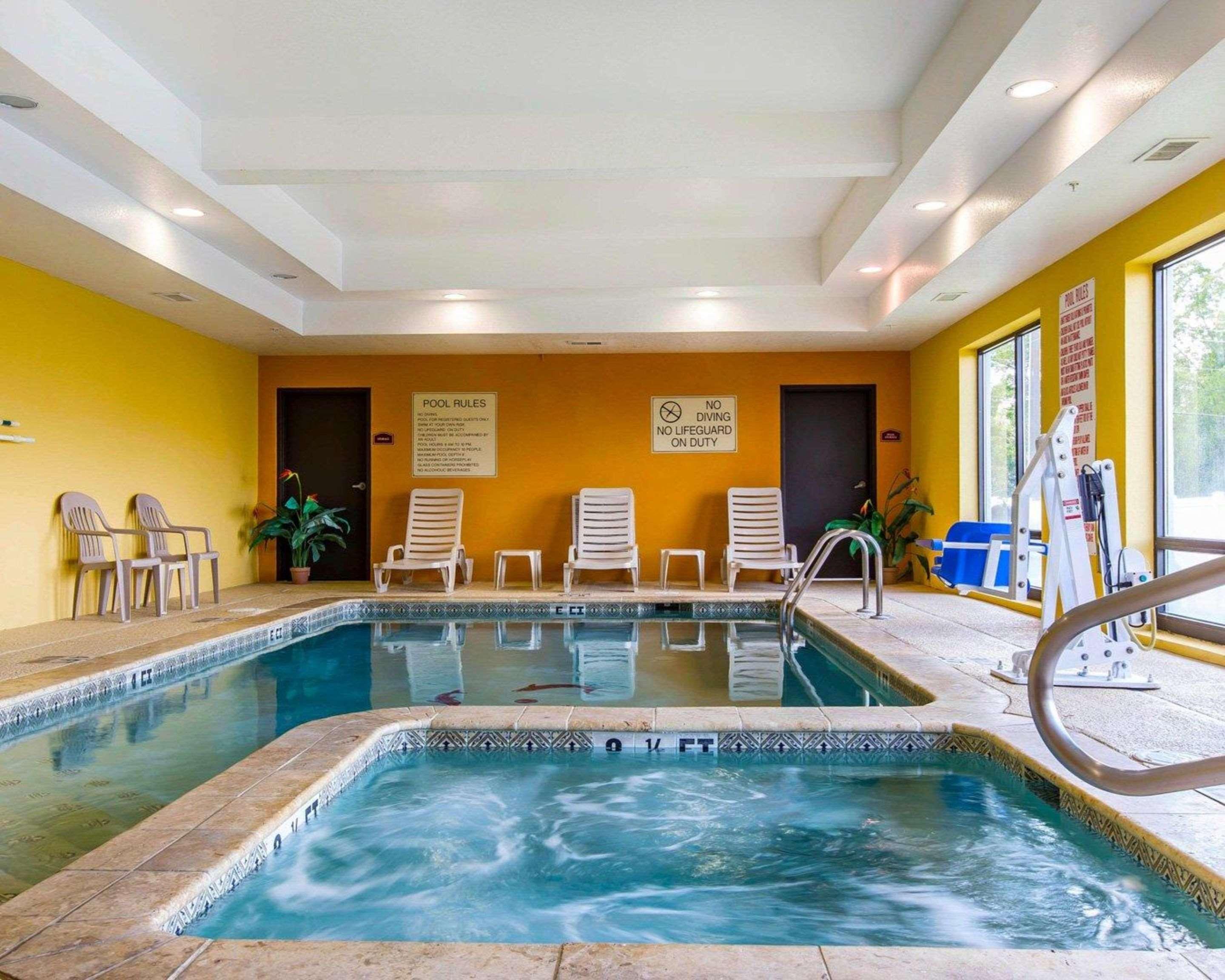 Comfort Suites Waycross Bagian luar foto