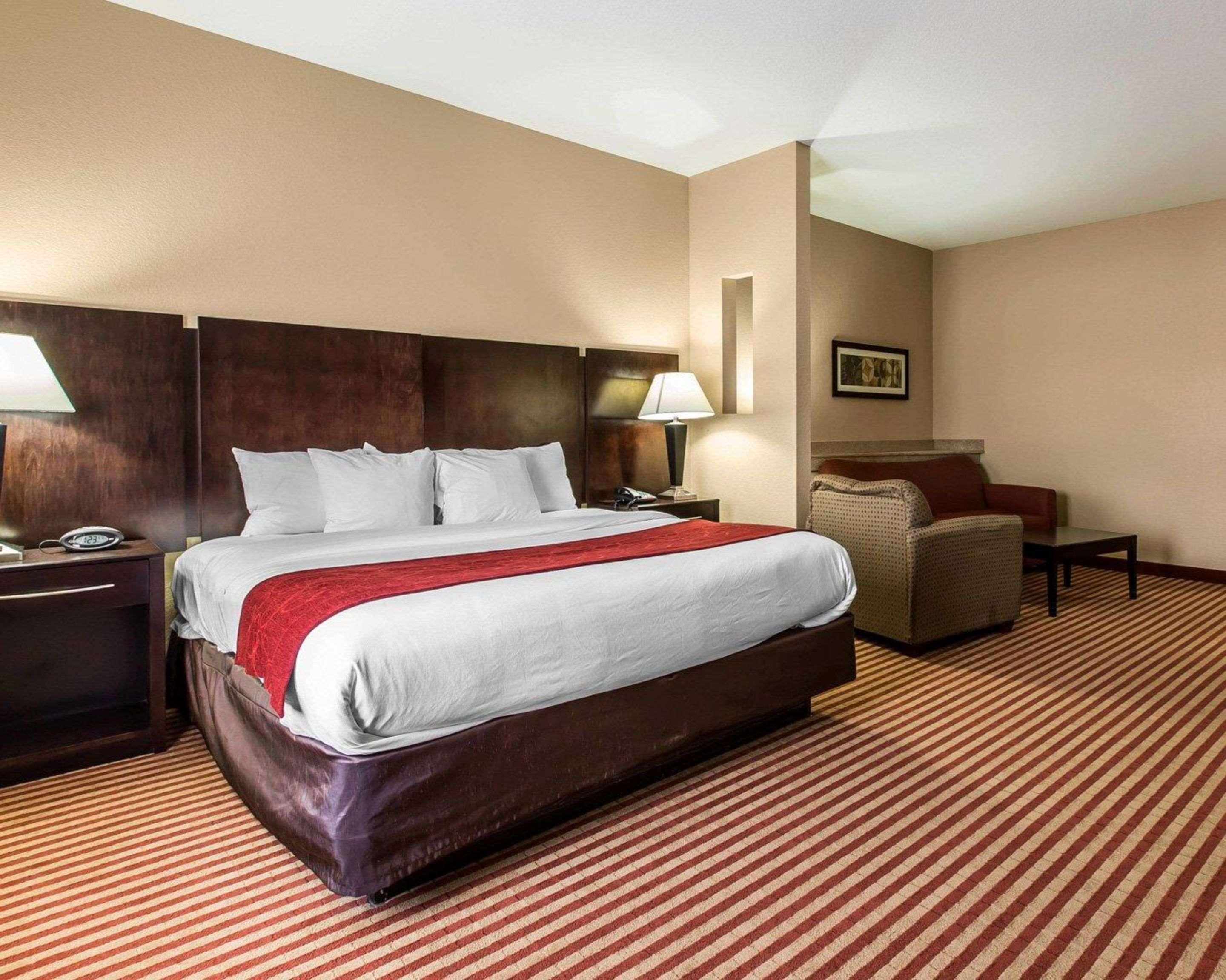 Comfort Suites Waycross Bagian luar foto