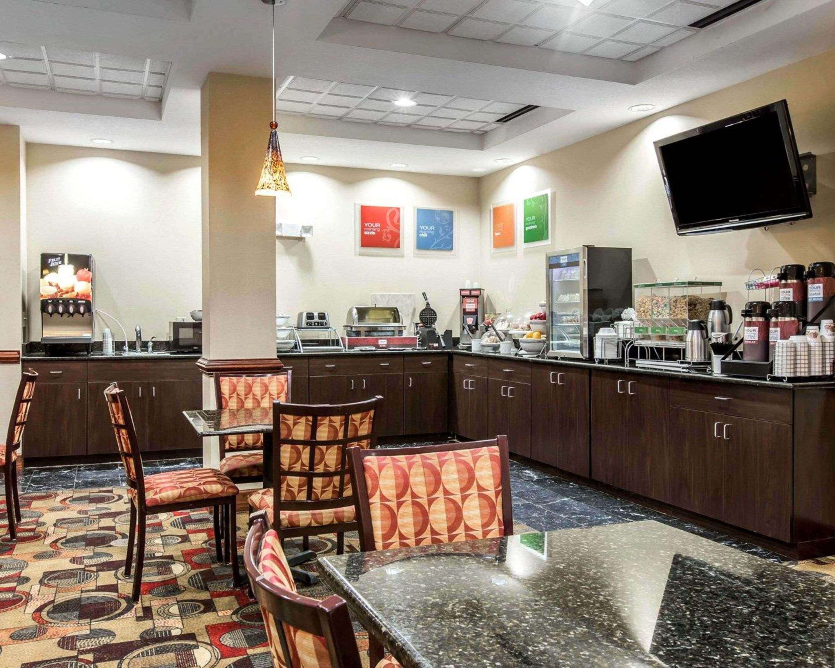 Comfort Suites Waycross Bagian luar foto