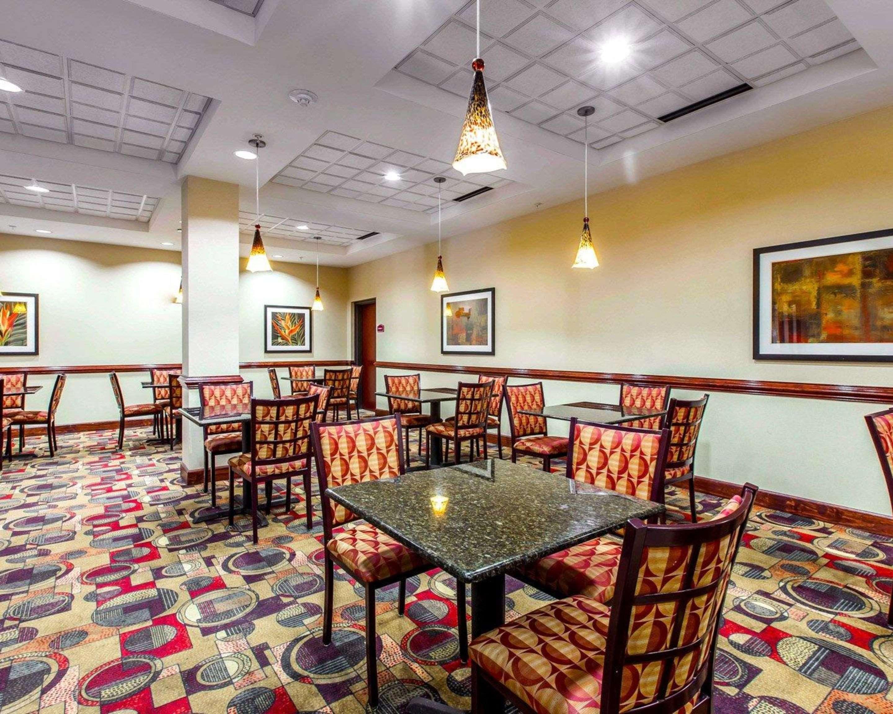 Comfort Suites Waycross Bagian luar foto
