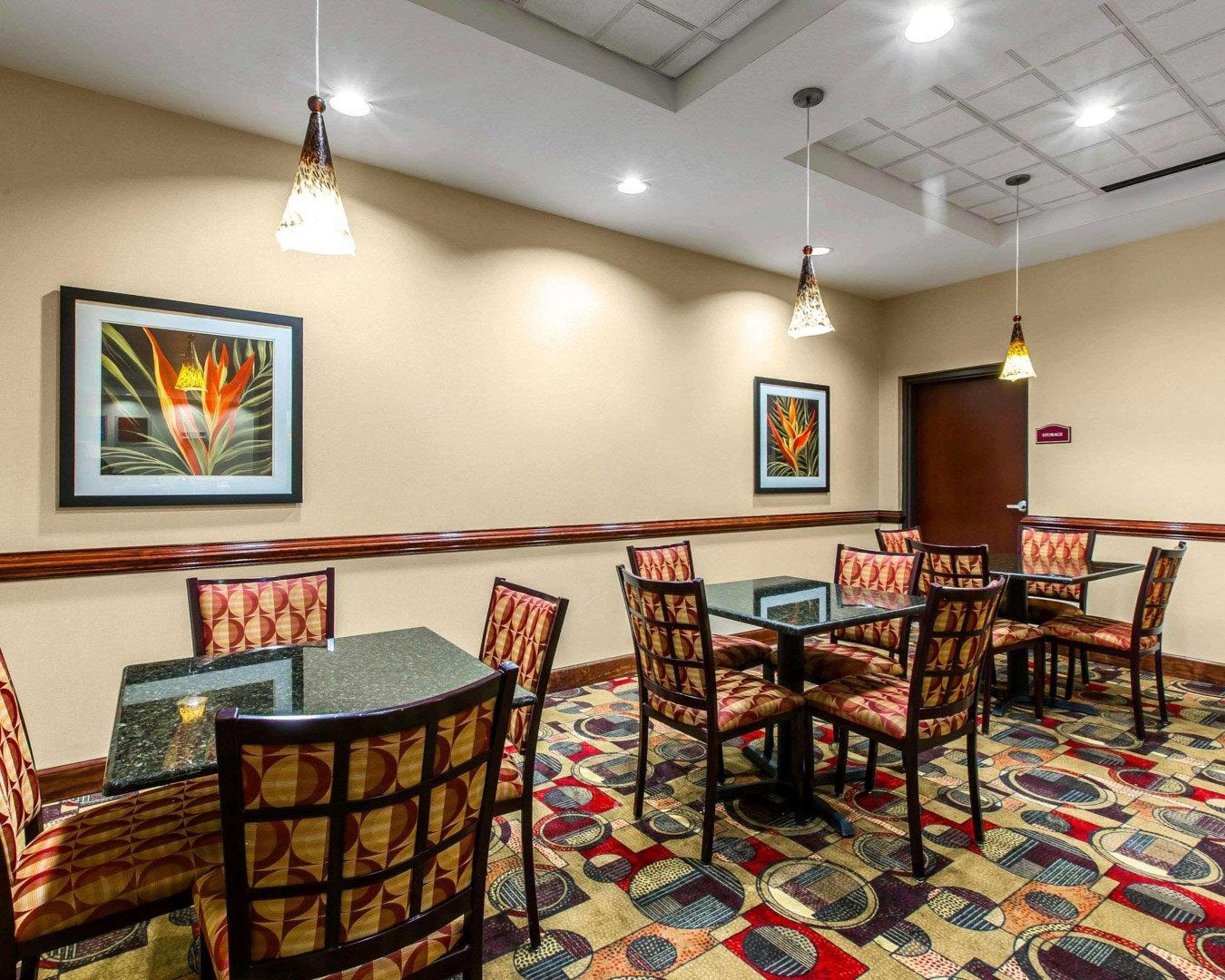 Comfort Suites Waycross Bagian luar foto