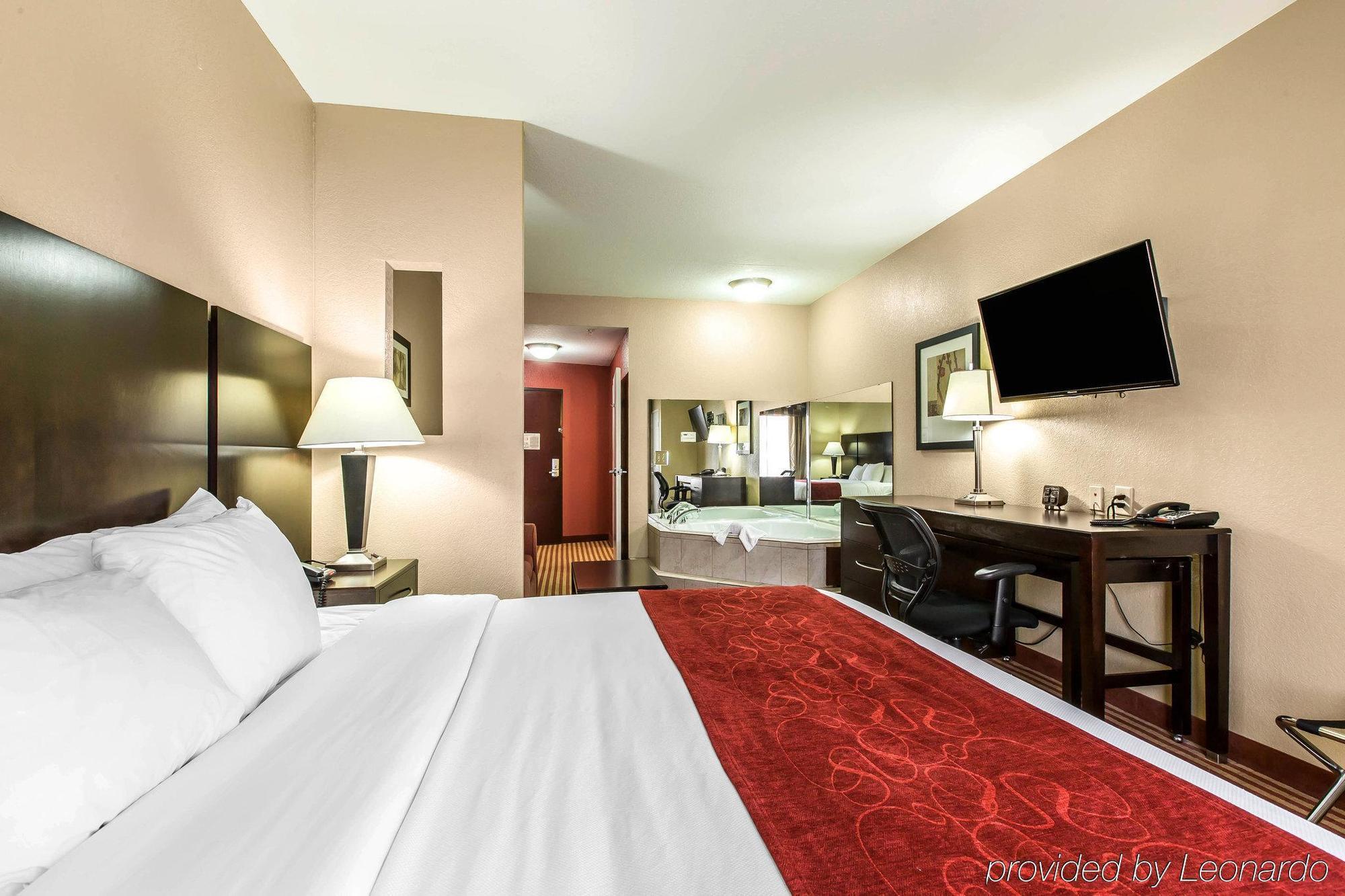 Comfort Suites Waycross Bagian luar foto