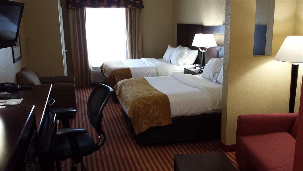 Comfort Suites Waycross Bagian luar foto