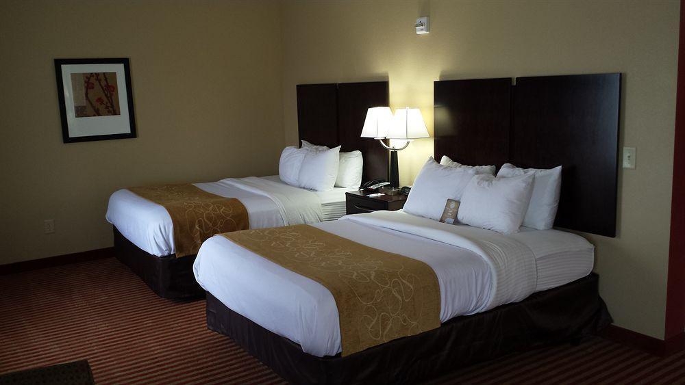 Comfort Suites Waycross Bagian luar foto