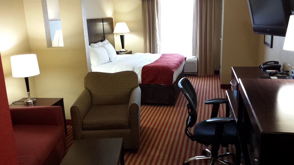 Comfort Suites Waycross Bagian luar foto
